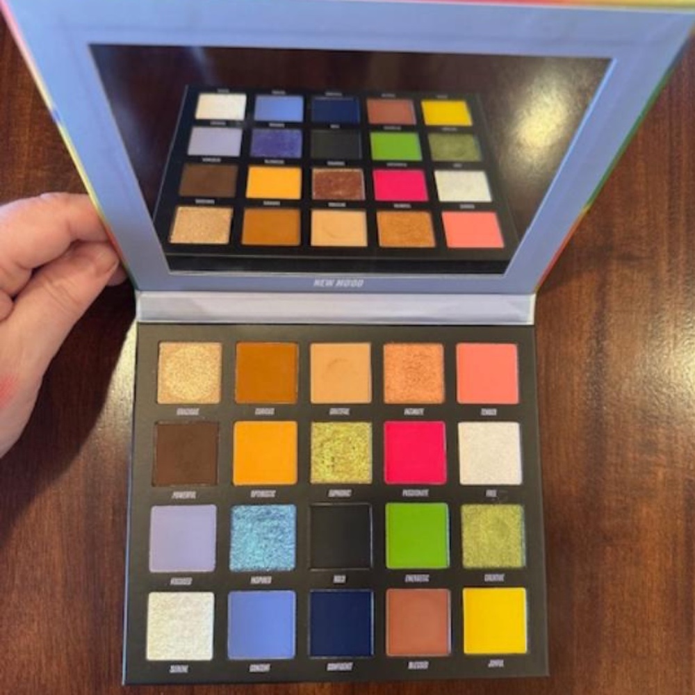 BeautyBay New Mood Eyeshadow Palette LE